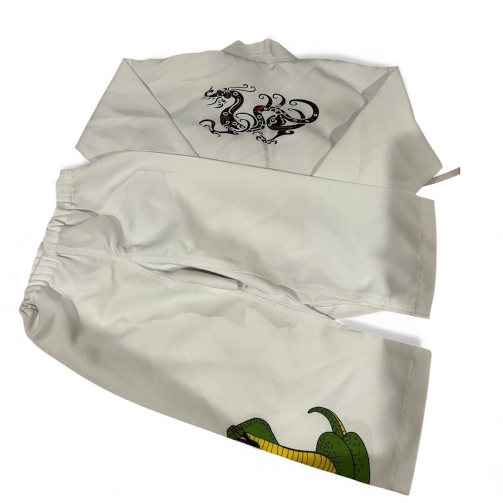Hallow’s Eve White Martial Arts Uniform with Snake Design - Picture 2 of 4